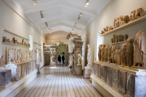 Statues in museum 