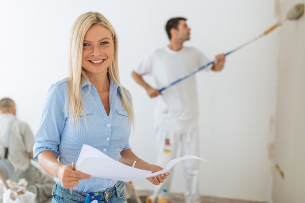 homeowner directing room redecoration 